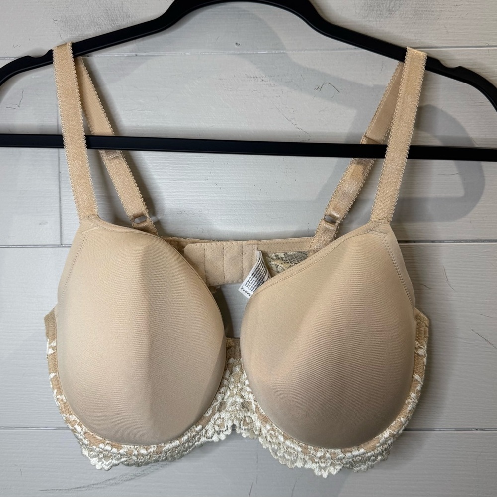 Wacoal | Women’s Nude Elegant Lace Trimmed Bra in Tan Size 36DD